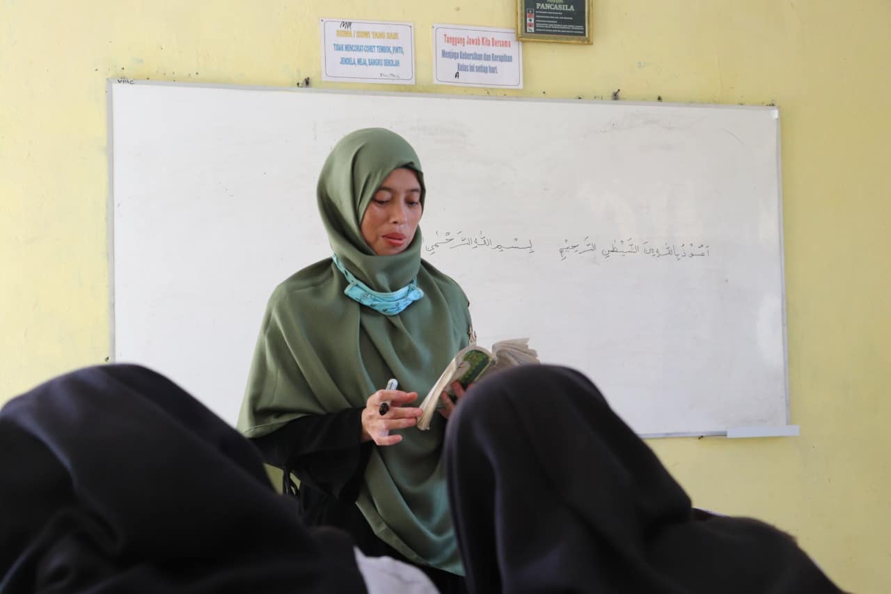 bantuan untuk guru honorer pt jasmine natural kosmetik4 dompet dhuafa