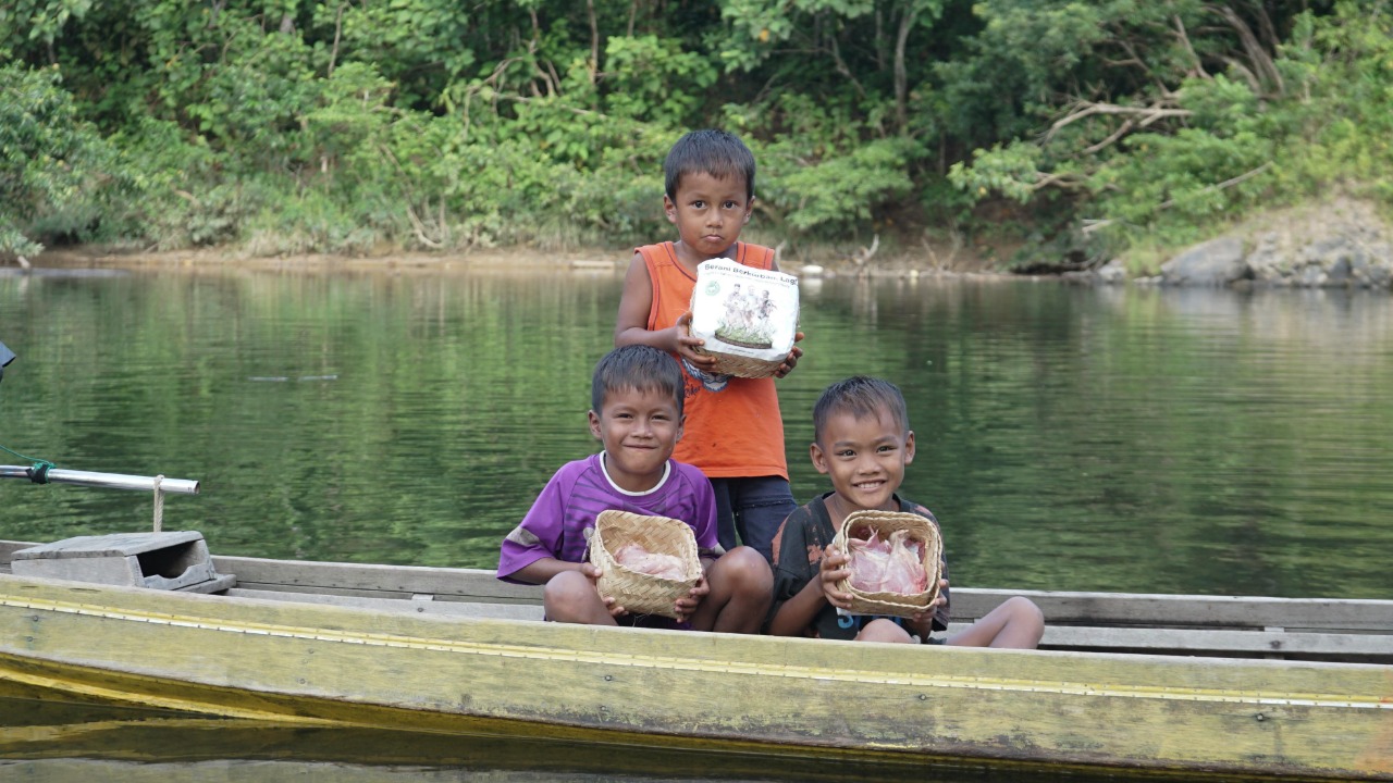 anak anak mendapatkan daging hasil kurban dompet dhuafa anak anak mendapatkan daging hasil kurban