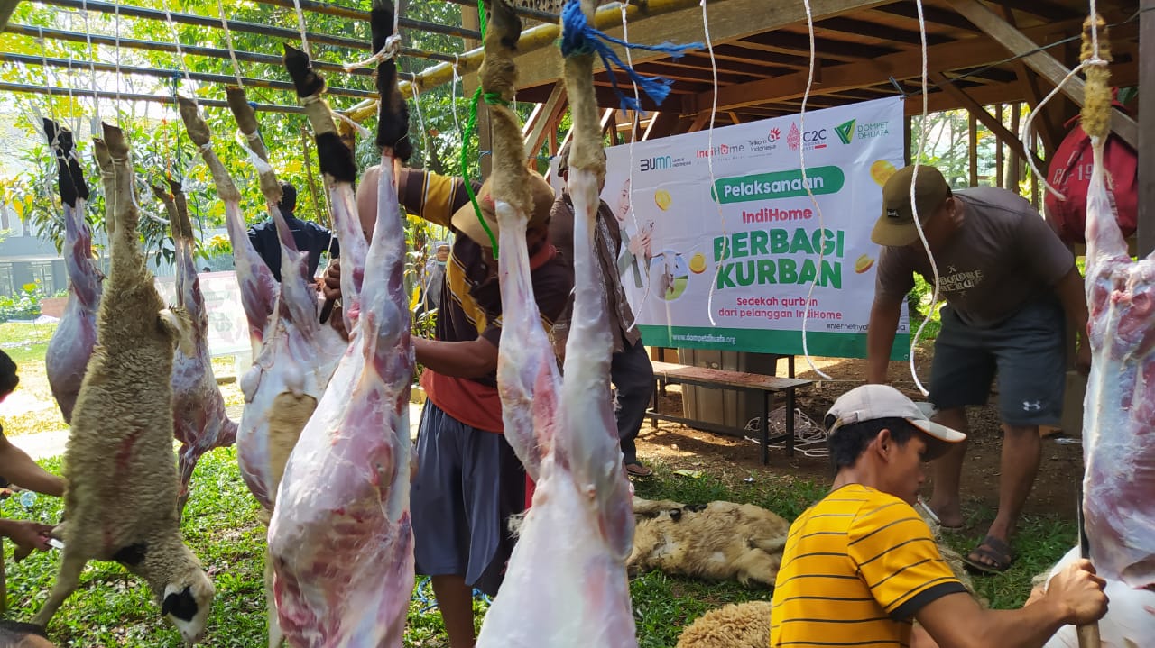 proses menguliti daging kurban dompet dhuafa