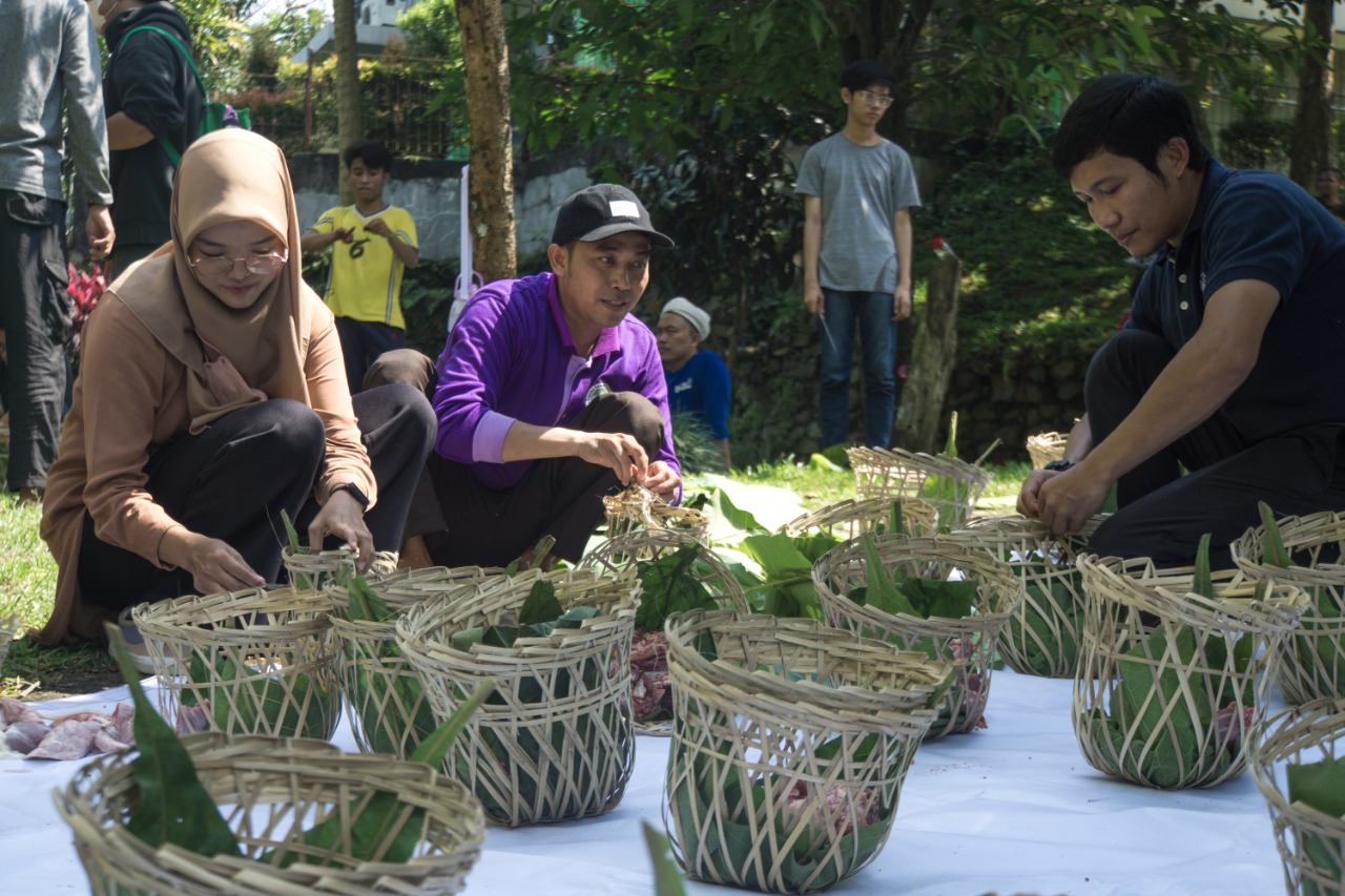 pembagian daging kurban dompet dhuafa
