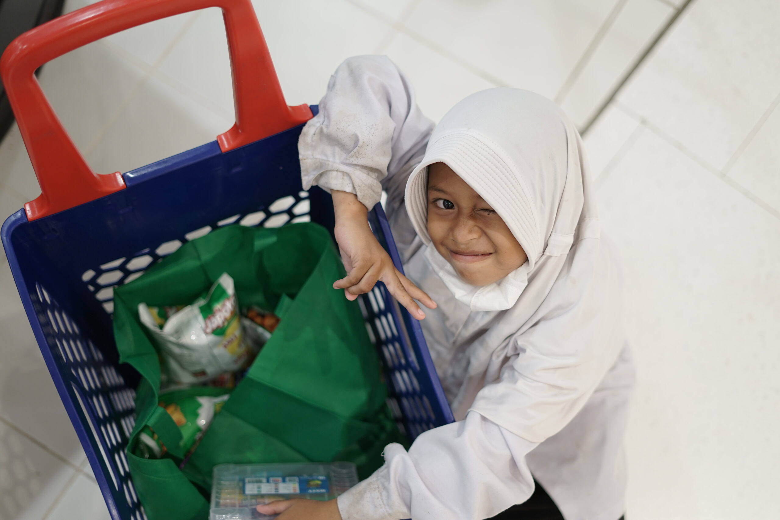 anisa belanja gratis di lulu hypermarket sawangan3 dompet dhuafa