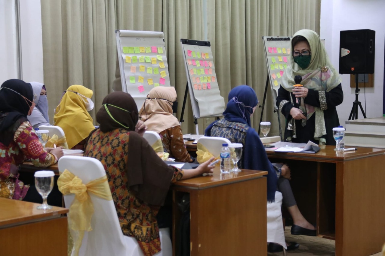 Pelatihan bidan inspiratif untuk negeri sebagai upaya meningkatkan kesehatan ibu dan anak, eliminasi stunting di wilayah sasaran program