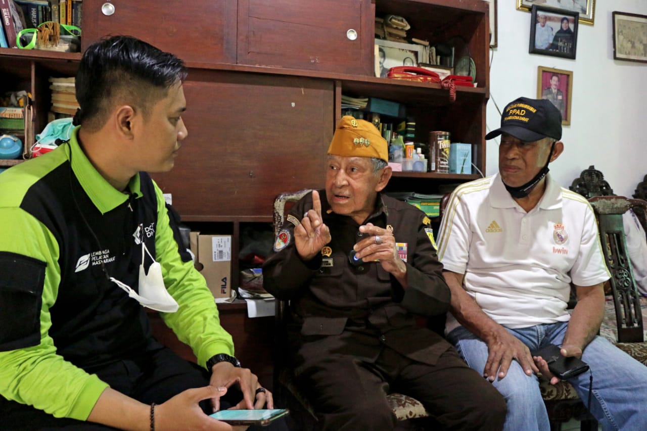 whatsapp image 20220818 at 085724 dompet dhuafa LPM Dompet Dhuafa Salurkan Bantuan Kepada Veteran Kemeredekan di Hut ke-77 RI
