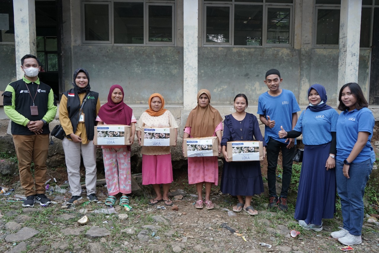 dompet dhuafa dan leka salurkan ratusan paket sembako5 dompet dhuafa
