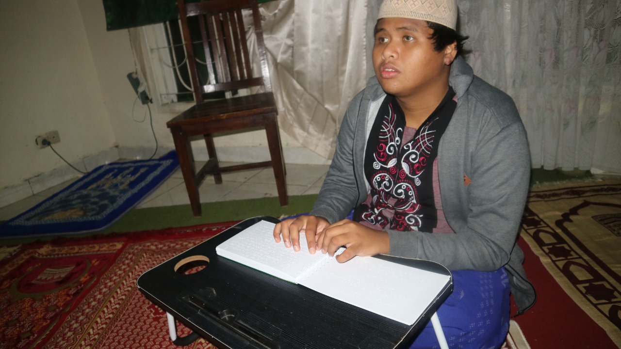 dompet dhuafa dan tokopedia salurkan donasi alquran braille untuk santri disabilitas1 dompet dhuafa