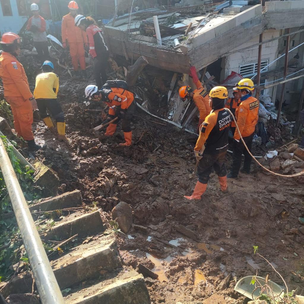 dmc responds to bogor landslide dompet dhuafa