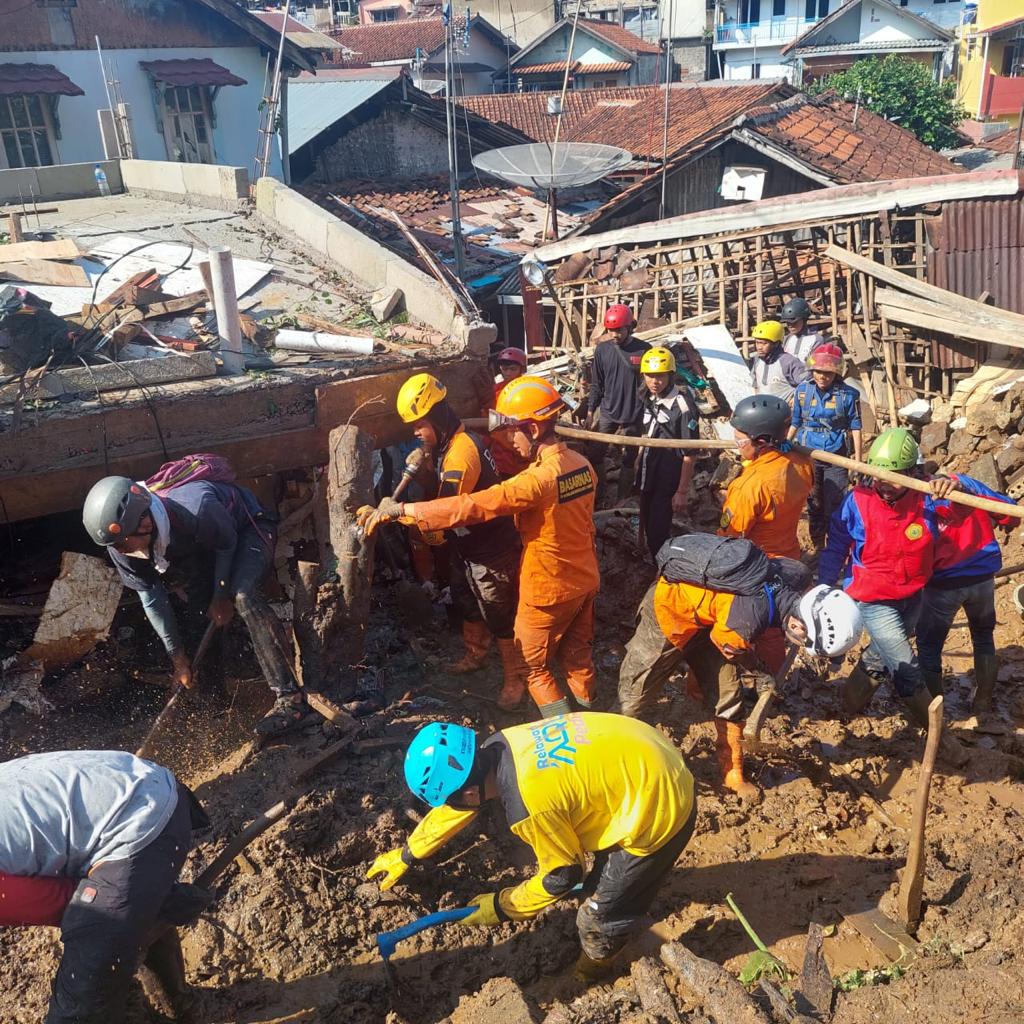 dmc respon longsor bogor dompet dhuafa