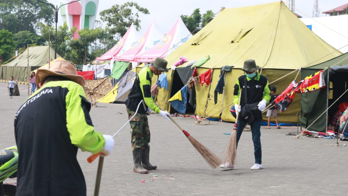 bis dompet dhuafa gelar aksi bersihbersih di lokasi pengungsi3 dompet dhuafa