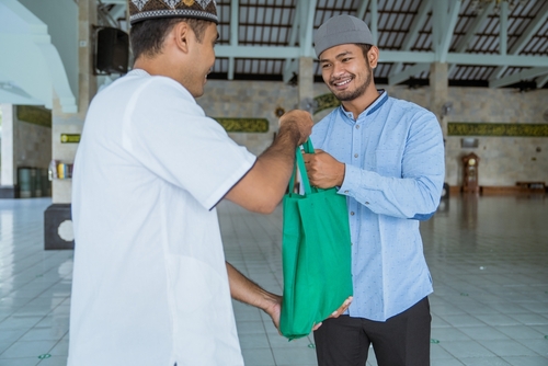 muslimmangivingzakatcharityforeidmubarakatthe dompet dhuafa orang yang menerima wakaf