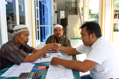 residentsofpekanbaruriauindonesiathursday2262017submittingzakatfitrah dompet dhuafa