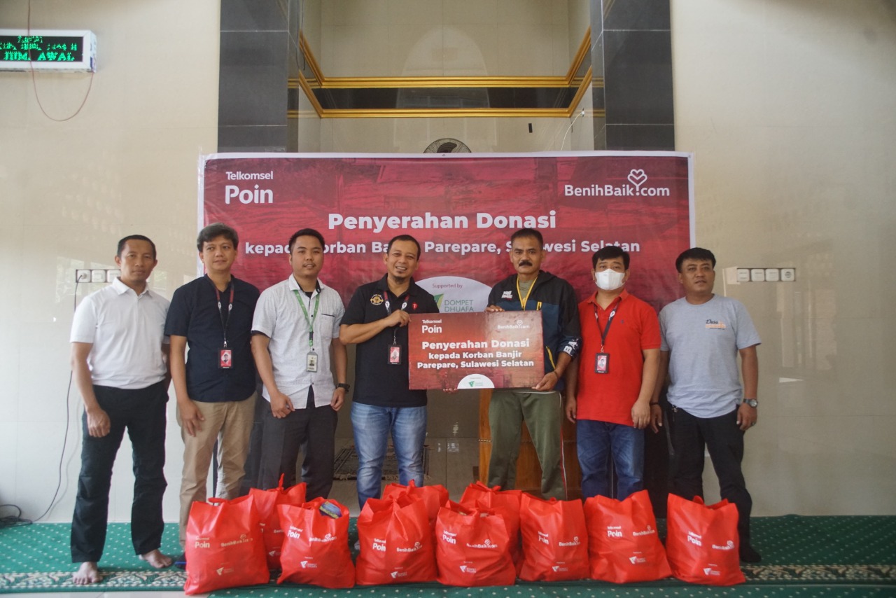 berbagi bantuan untuk para penyintas banjir parepare3 dompet dhuafa