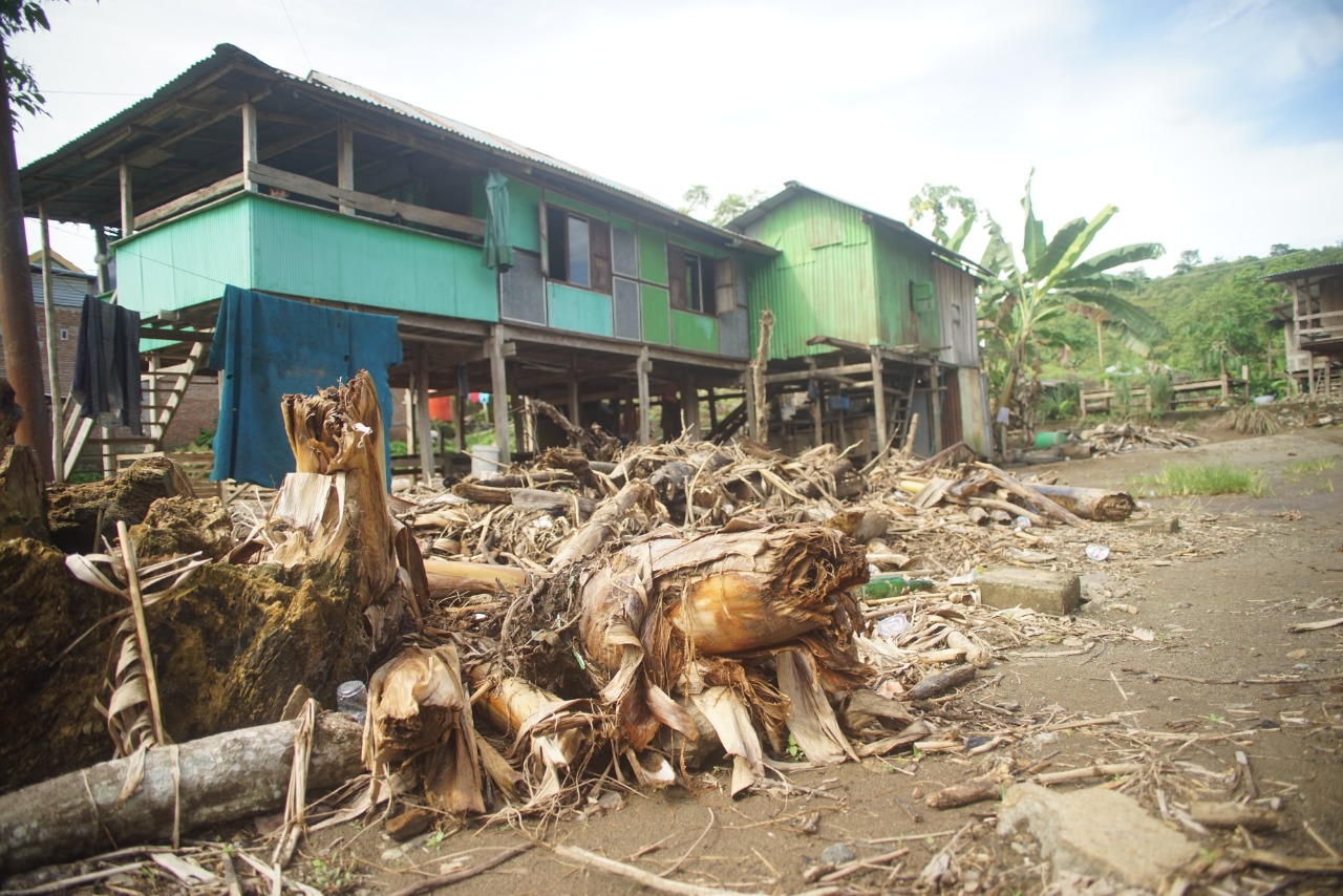 berbagi bantuan untuk para penyintas banjir parepare5 dompet dhuafa