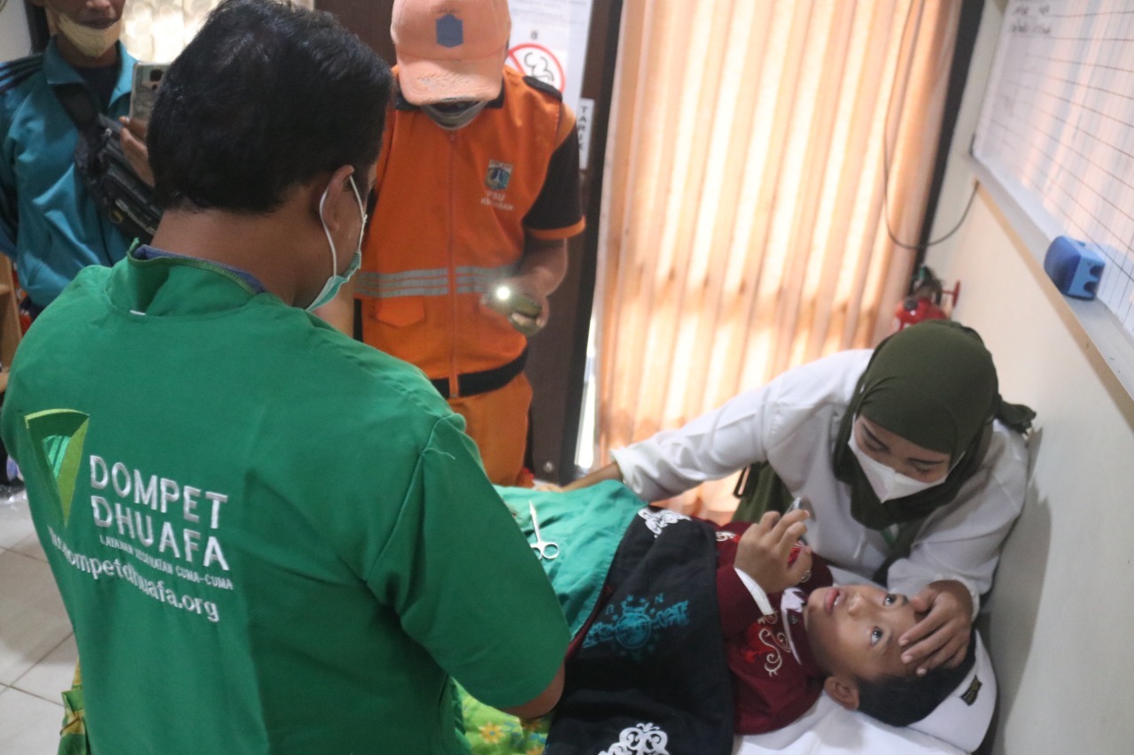 hadirkan khitanan massal dan layanan kesehatan di kampung tengah2 dompet dhuafa