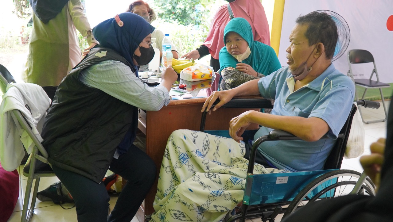 hadirkan khitanan massal dan layanan kesehatan di kampung tengah3 dompet dhuafa