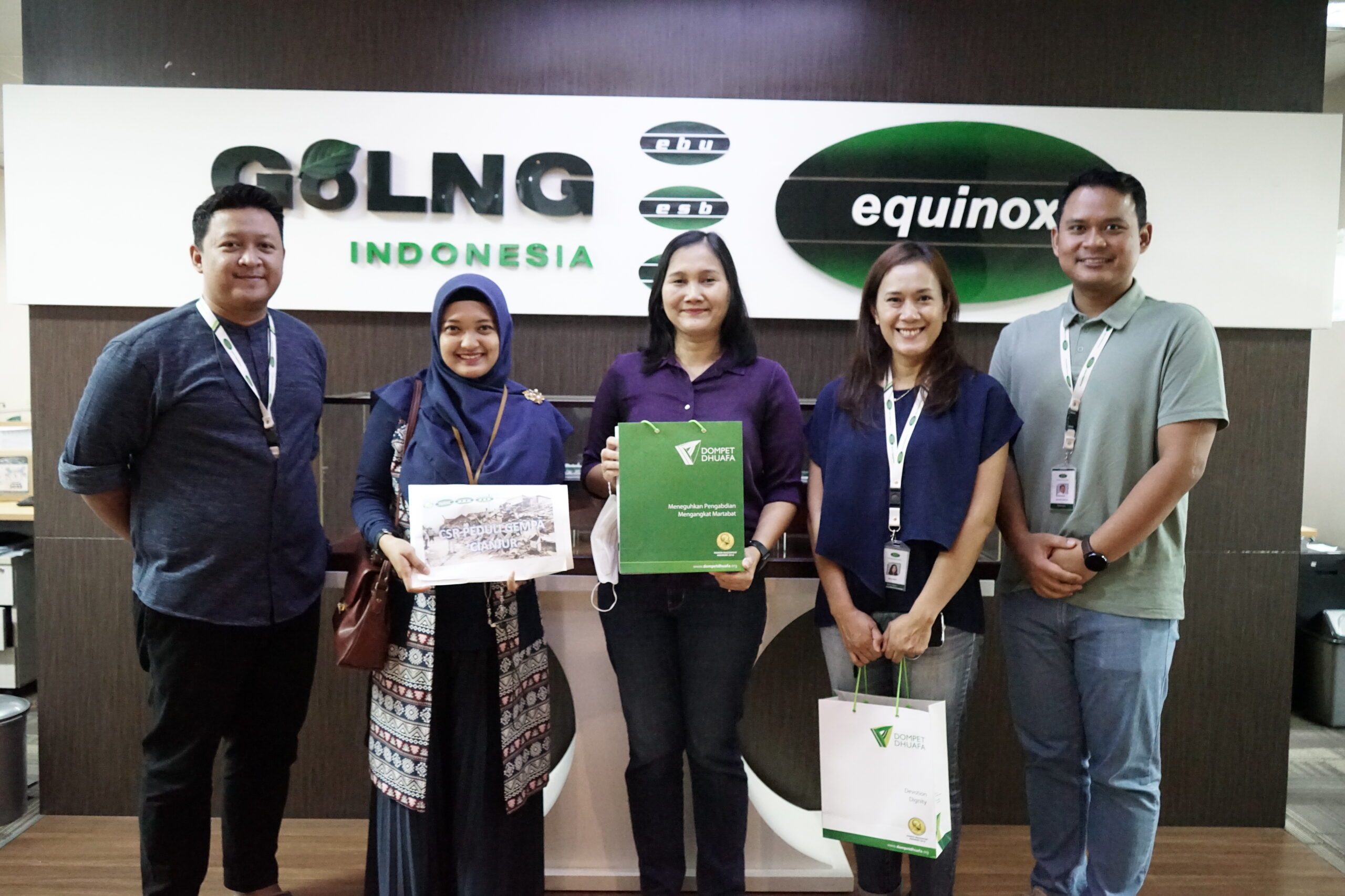 equinox salurkan dana kemanusiaan dompet dhuafa