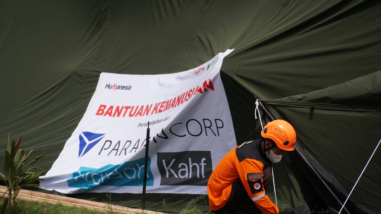 paragon corp distribusikan tenda darurat bagi penyintas gempa bumi cianjur1 dompet dhuafa