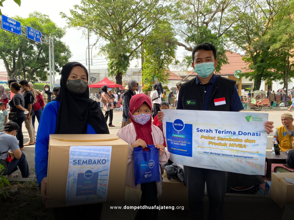 lkc dompet dhuafa jateng bersama nivea adakan aksi layanan sehat di cfd solo dompet dhuafa