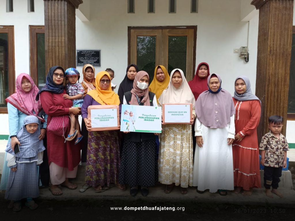 salurkan perlengkapan ibadah untuk mushola dzin nuuroyn banjarnegara2 dompet dhuafa