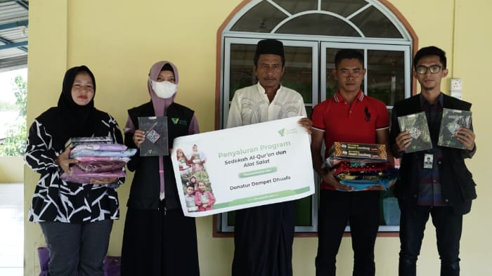 dompet dhuafa bagikan alat salat dompet dhuafa dompet-dhuafa-bagikan-alat-salat