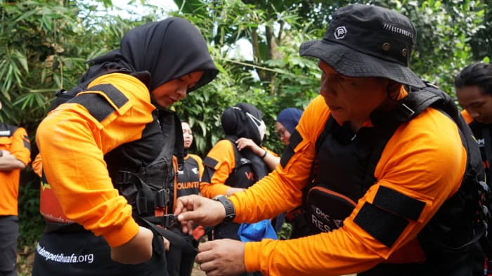 aksi-bersih-sungai-ciliwung
