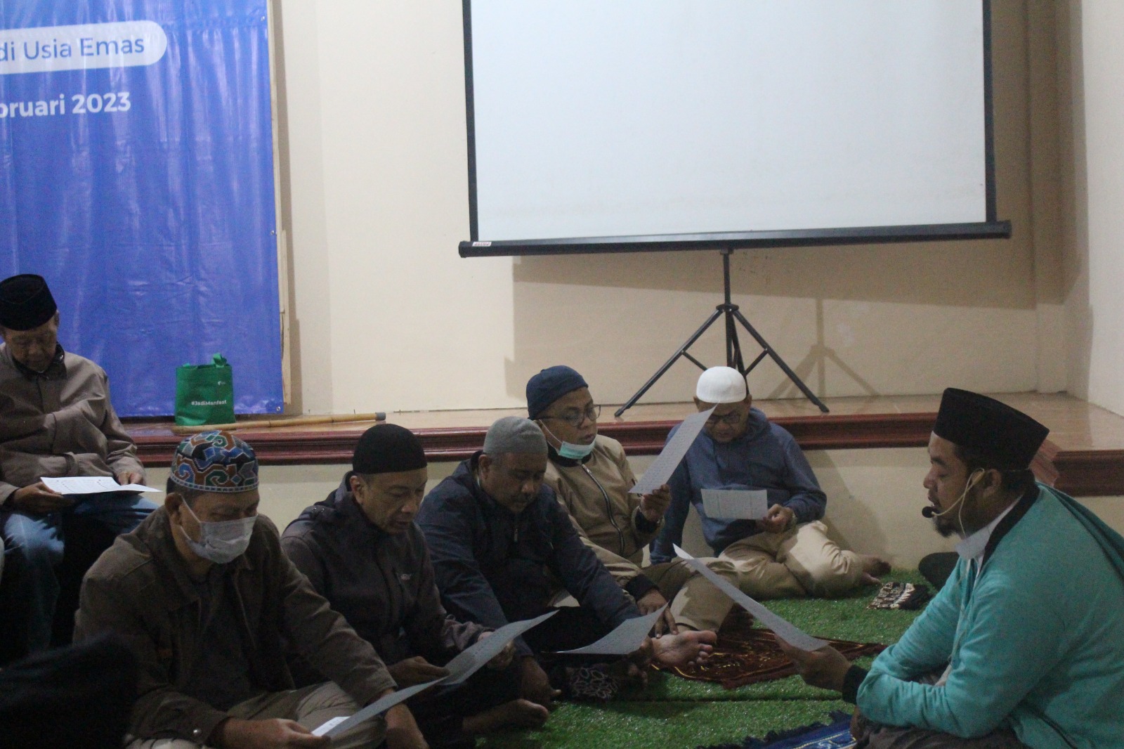 pesantren gemilang rangkul donatur lansia raih manfaat hidup2 dompet dhuafa