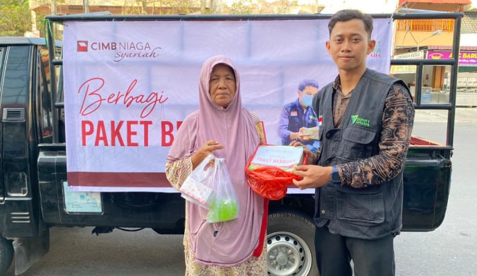 dompet dhuafa waspada x cimb niaga dompet dhuafa dompet-dhuafa-bagikan-paket-berbuka-puasa