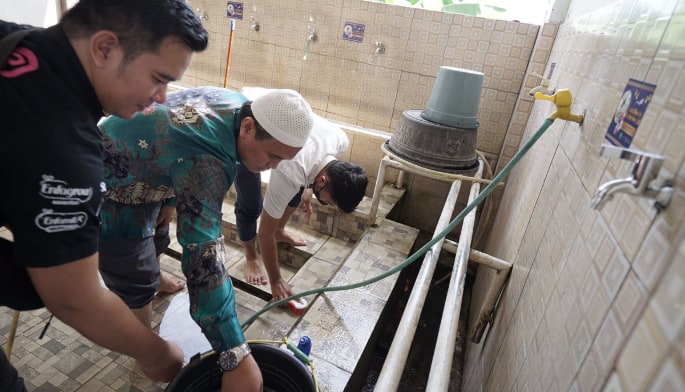 dompet dhuafa lulu hypermarket reckitt dompet dhuafa dompet-dhuafa-aksi-bersih-masjid
