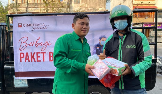 dompet-dhuafa-bagikan-paket-berbuka-puasa