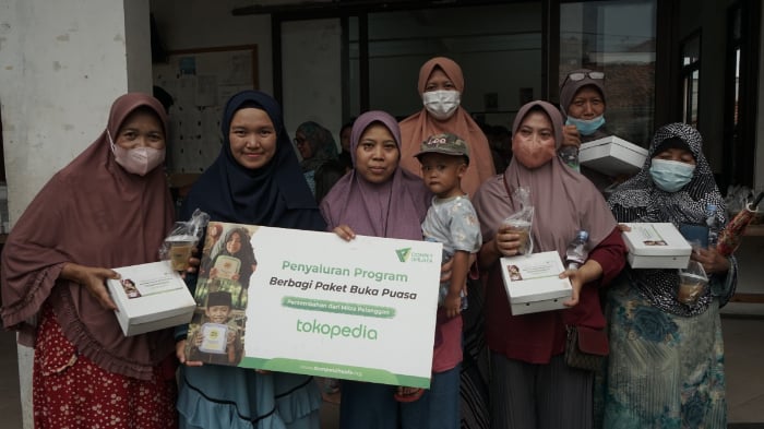dompet dhuafa x tokopedia santapan buka puasa dompet dhuafa dompet-dhuafa-dan-tokopedia-bagikan-paket-buka-pesan
