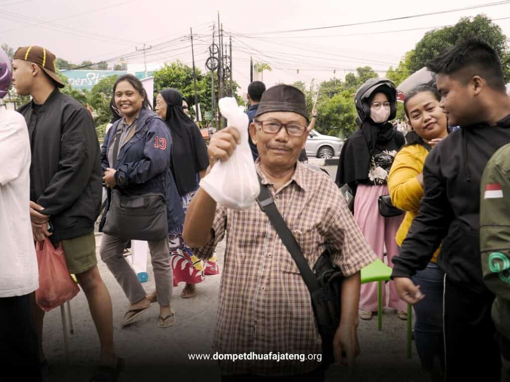 borong dagangan umkm semarang5 dompet dhuafa dompet-dhuafa-borong-dagangan-umkm-semarang