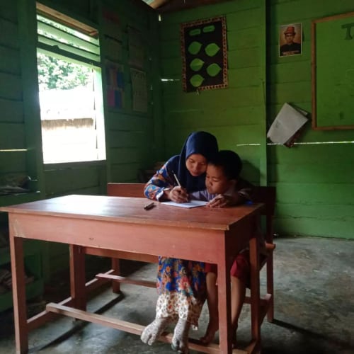 niarti-raih-penghargaan-anugerah-perempuan-berjasa