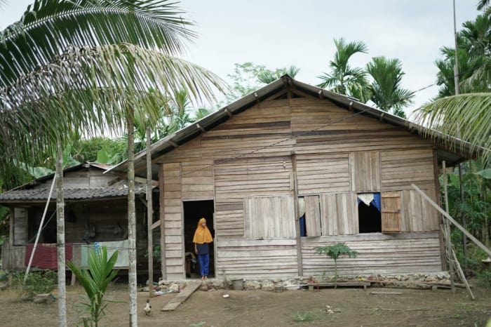 wanita-papua-nikmati-daging-kurban-THK
