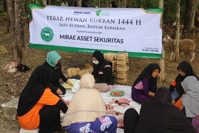 dompet dhuafa x mirae asset sekuritas indonesia 4 dompet dhuafa Dompet Dhuafa dan Mirae Asset Sekuritas Indonesia tebar hewan kurban ke Karangmalang, Sragen, Jawa Tengah