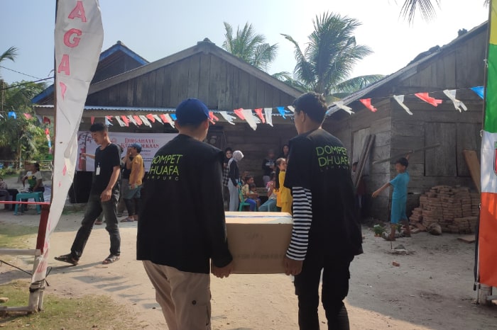 Dompet Dhuafa Salurkan Puluhan Al-Qur’an dan Bingkisan untuk Guru Ngaji di Lampung