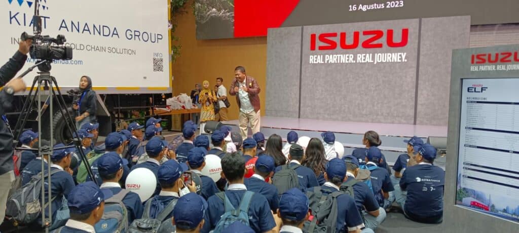 Kunjungan SMK ke GIIAS 2023