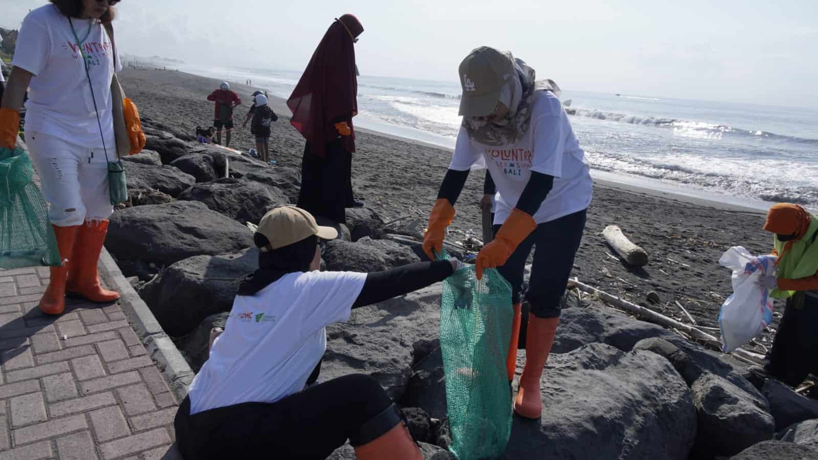audit sampah di pantai wisata jawa tengah 3 dompet dhuafa Taklukkan Sampah, Demi Masa Depan Cerah