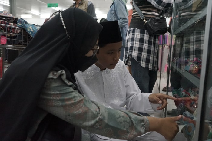 fotojet 4 dompet dhuafa Dompet Dhuafa dan SD Adik Irma Belanja Bareng yatim