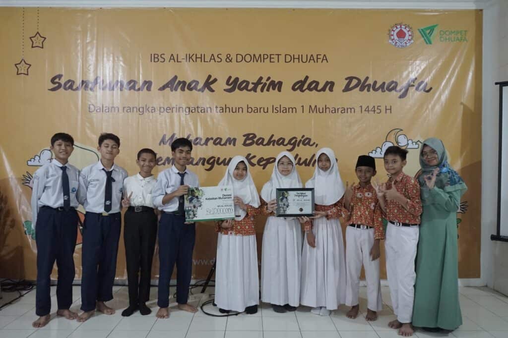 ibs al ikhlas salurkan donasi ke smart 1 dompet dhuafa IBS Al Ikhlas Salurkan Donasi ke SMART Ekselensia Indonesia Dompet Dhuafa