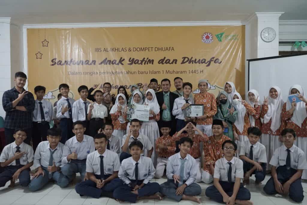 IBS Al Ikhlas Salurkan Donasi ke SMART Ekselensia Indonesia Dompet Dhuafa