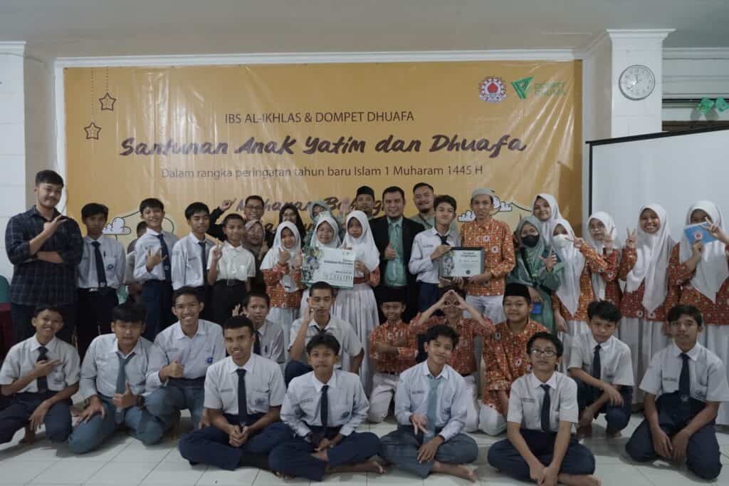 ibs al ikhlas salurkan donasi ke smart 13 dompet dhuafa IBS Al Ikhlas Salurkan Donasi ke SMART Ekselensia Indonesia Dompet Dhuafa