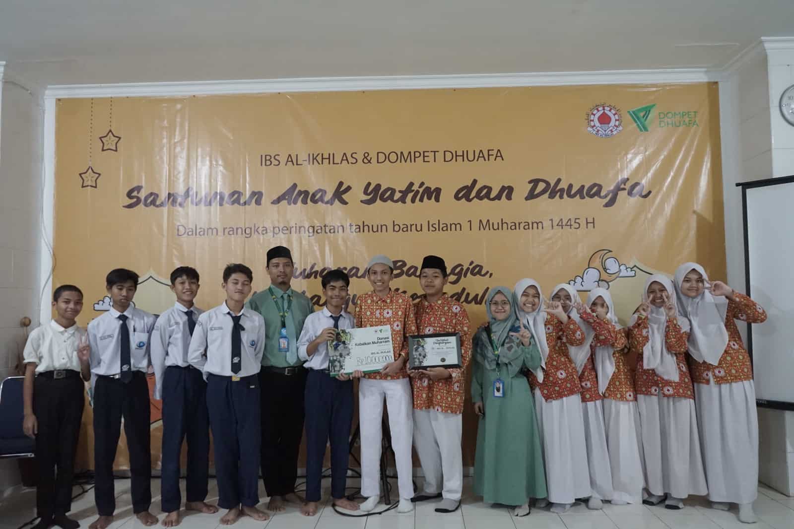 ibs al ikhlas salurkan donasi ke smart 2 dompet dhuafa IBS Al Ikhlas Salurkan Donasi ke SMART Ekselensia Indonesia Dompet Dhuafa