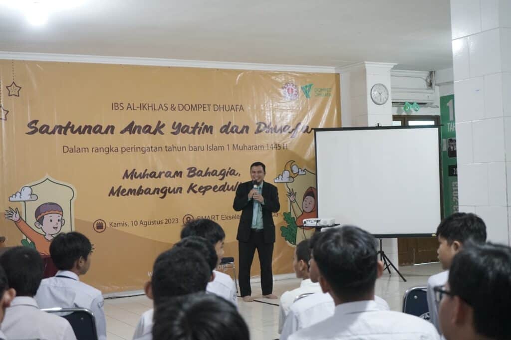 ibs al ikhlas salurkan donasi ke smart 4 dompet dhuafa IBS Al Ikhlas Salurkan Donasi ke SMART Ekselensia Indonesia Dompet Dhuafa