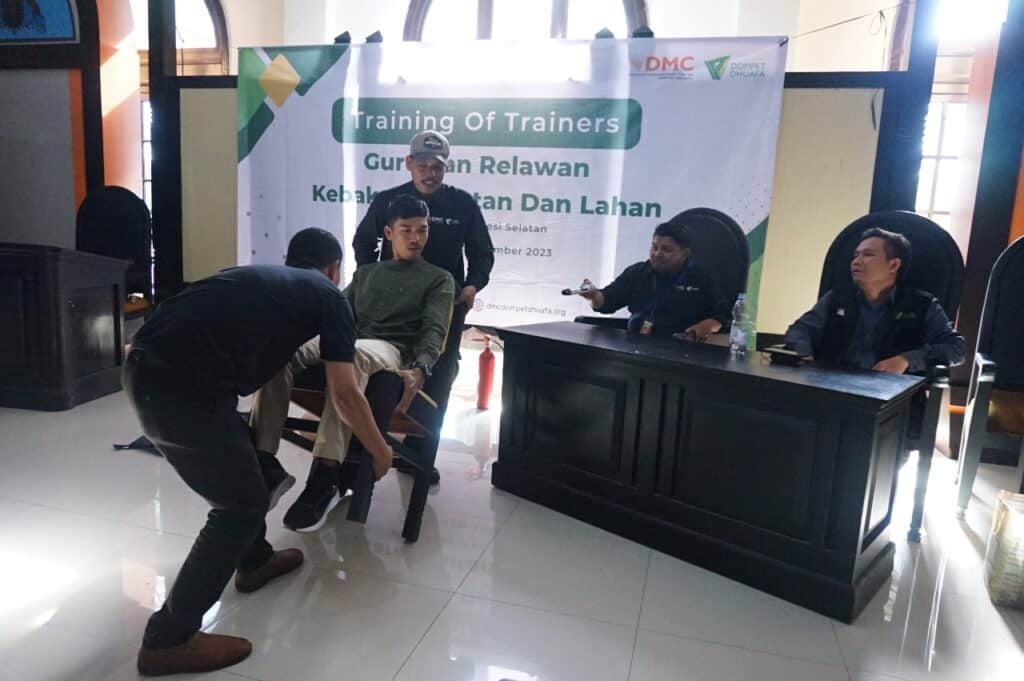 SGI dan DMC Dompet Dhuafa menggelar pelatihan siaga bencana bagi para guru di Makassar