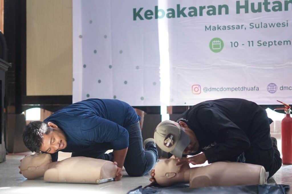 makassar siap siaga bencana 7 dompet dhuafa SGI dan DMC Dompet Dhuafa menggelar pelatihan siaga bencana bagi para guru di Makassar (forest and land fires)