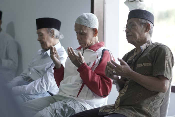 pesantren lansia perdalam ilmu agama 1 dompet dhuafa Pesantren Lansia Dompet Dhuafa perdalam ilmu agama (elderly pesantren)