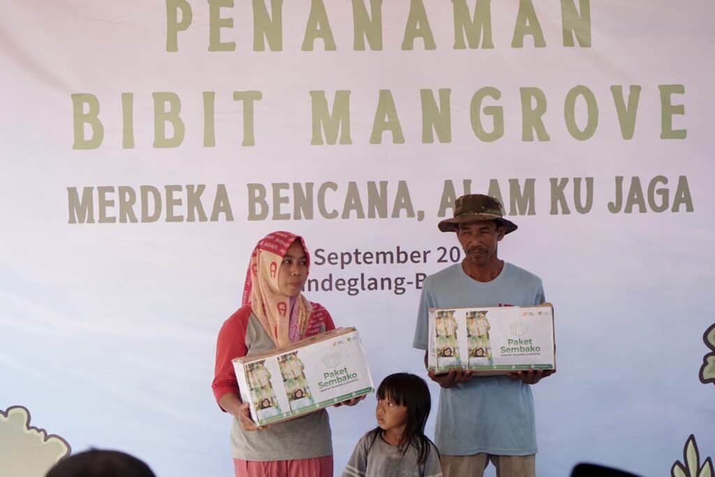 tanam mangrove 5 dompet dhuafa Dompet Dhuafa 1000 Mangrove