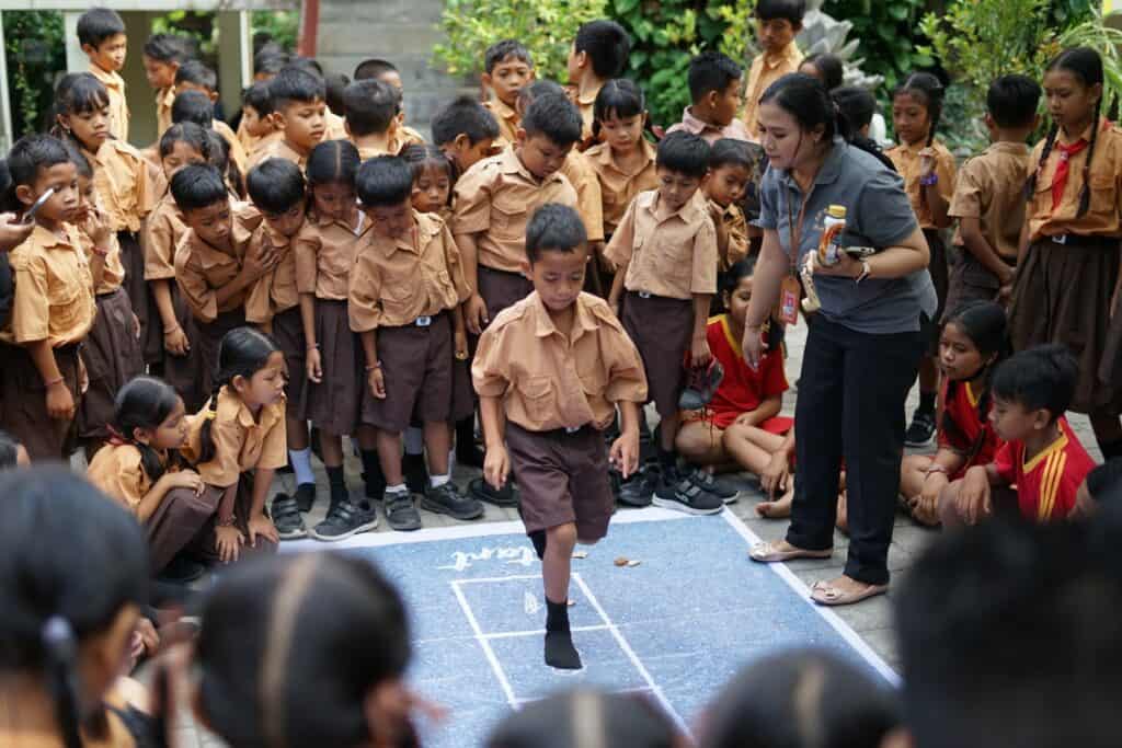 voluntrip waste summit bali 8 dompet dhuafa Edukasi sampah di SDN 05 Kesiman dalam kegiatan Voluntrip Waste Summit Bali