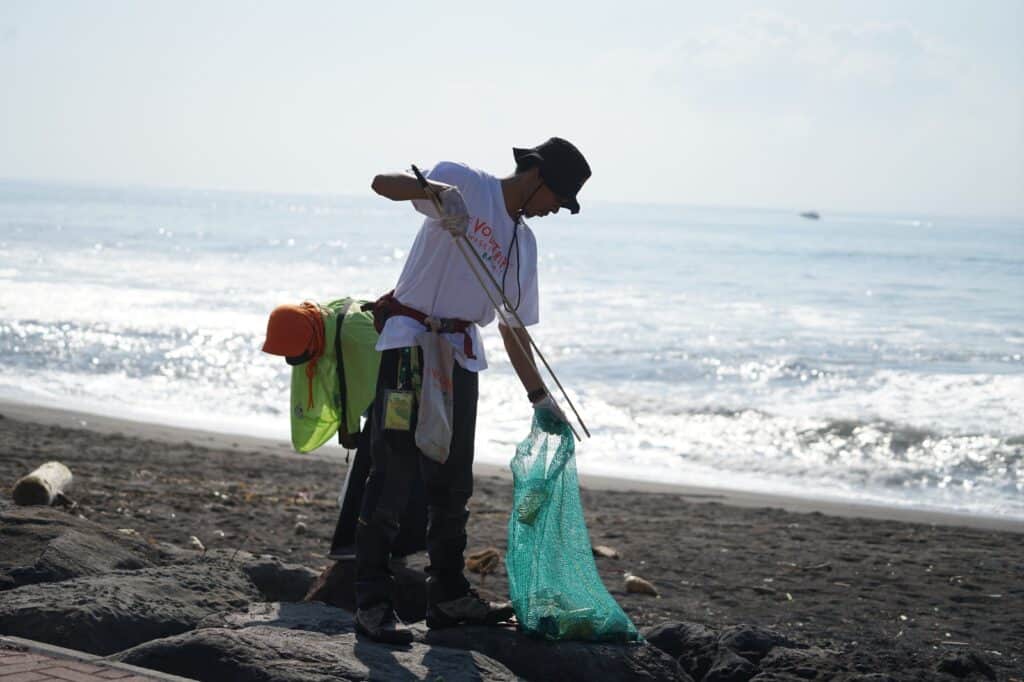 Aksi Kepung Sampah di Destinasi Wisata Bali
