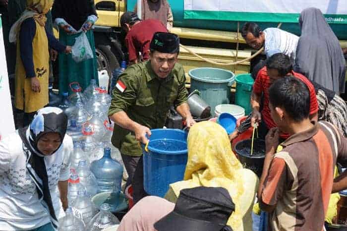 dompetdhuafadistribusikan10tangkiairbersih dompet dhuafa Dompet Dhuafa distributes clean water to Bogor and Sukabumi