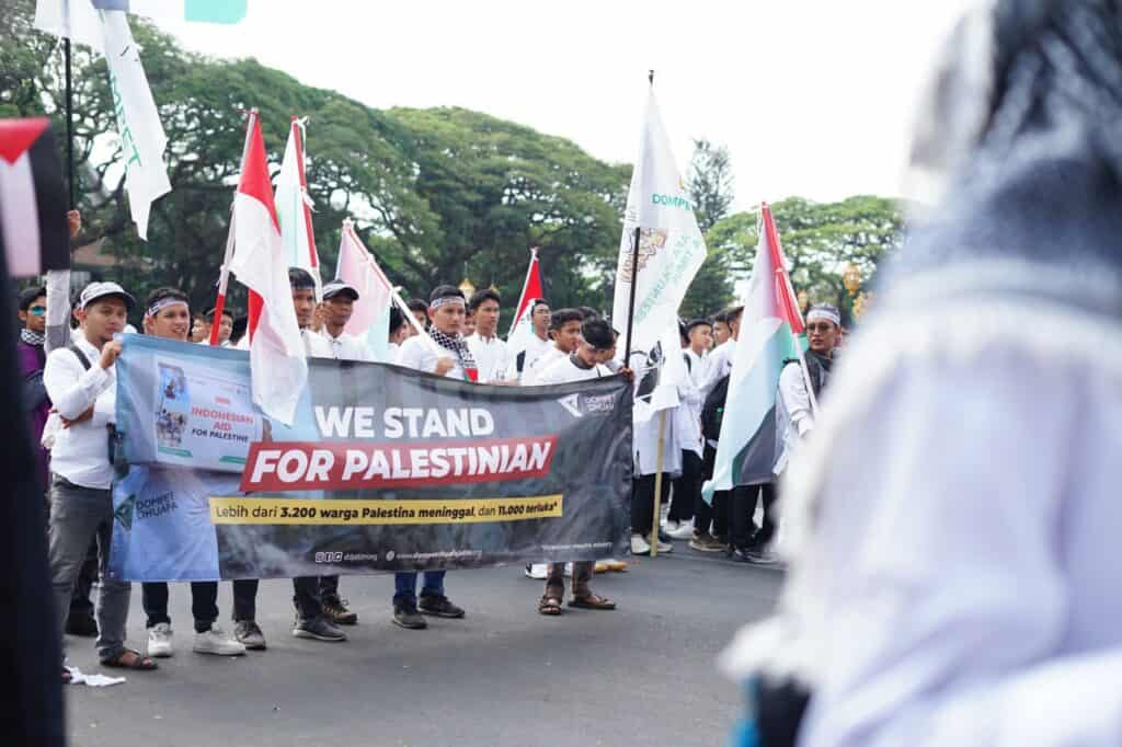 Dompet Dhuafa Jatim Bersama Ribuan Massa Gelar Aksi Bela Palestina